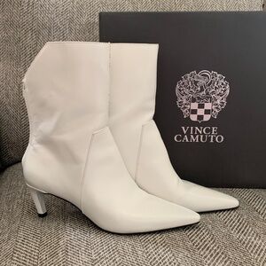 Vince Camuto Cow Derby VC-Quindele White Pointed Zip Heels Boots 8